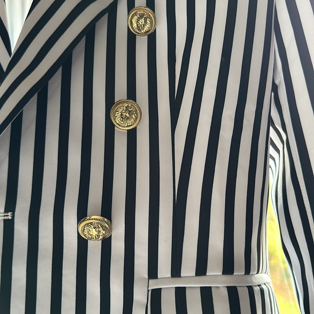 Blazer - Picture 2 of 3